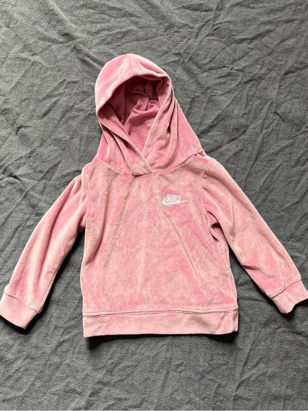 Nike little girls 18m pink velour tracksuit - Picture 2 of 6